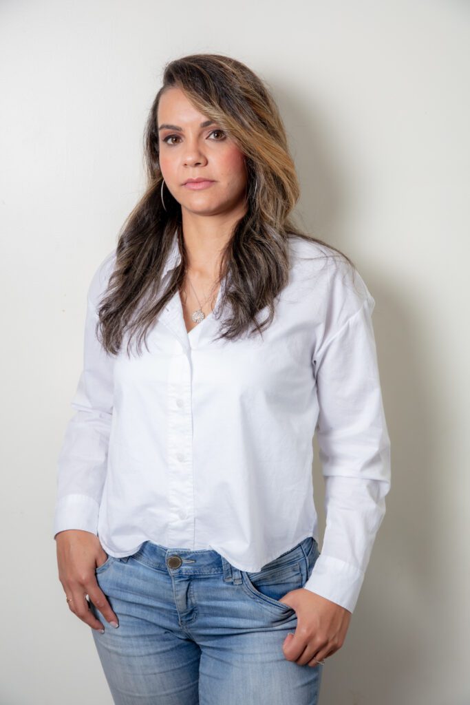 Rebeca wearing a white long sleeves in a white background