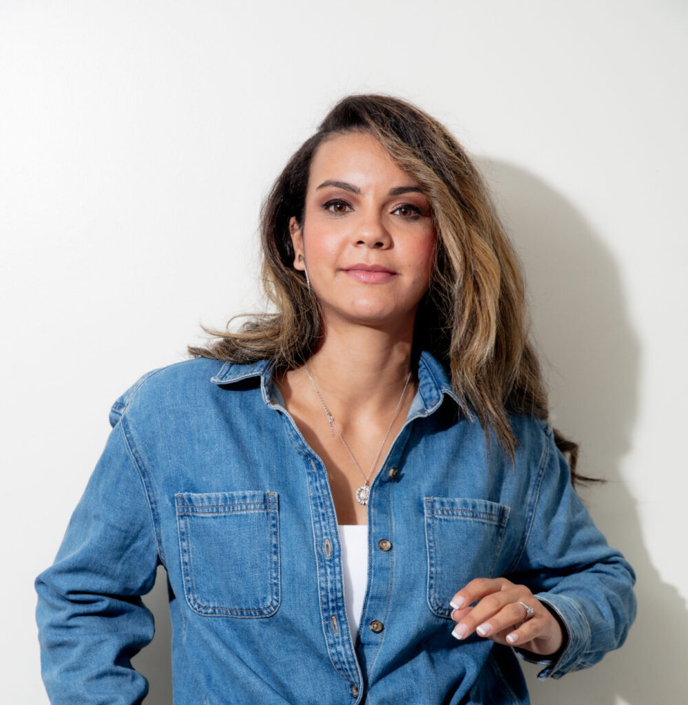 Rebeca Elizabeth — business strategist and systems builder helping entrepreneurs rebuild after burnout